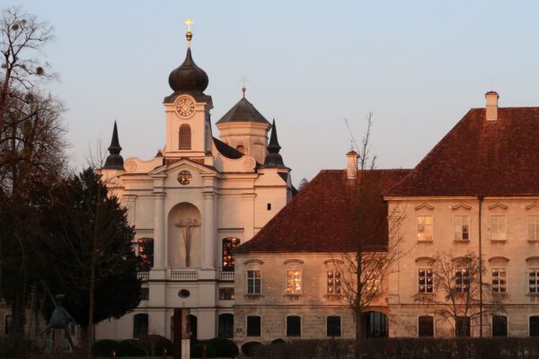 Die barocke Kirche St. Georg Raitenhaslach © Kulturbüro/S.Ressel