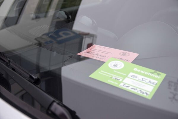 Ab sofort können Anwohnerparkausweise digital beantragt werden © Stadt Burghausen/ebh Ab sofort können Anwohnerparkausweise digital beantragt werden © Stadt Burghausen/ebh