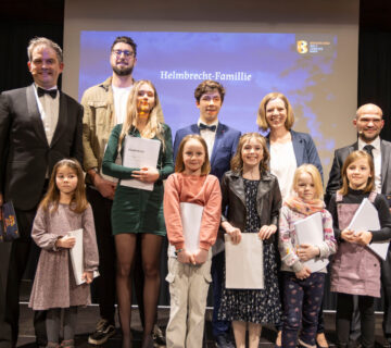 Eine nette Familie mit Faible fürs Schauspiel: Die Darsteller der Helmbrecht-Familie für das Freilichtspiel 2025 in Burghausen © Dirk Hermes