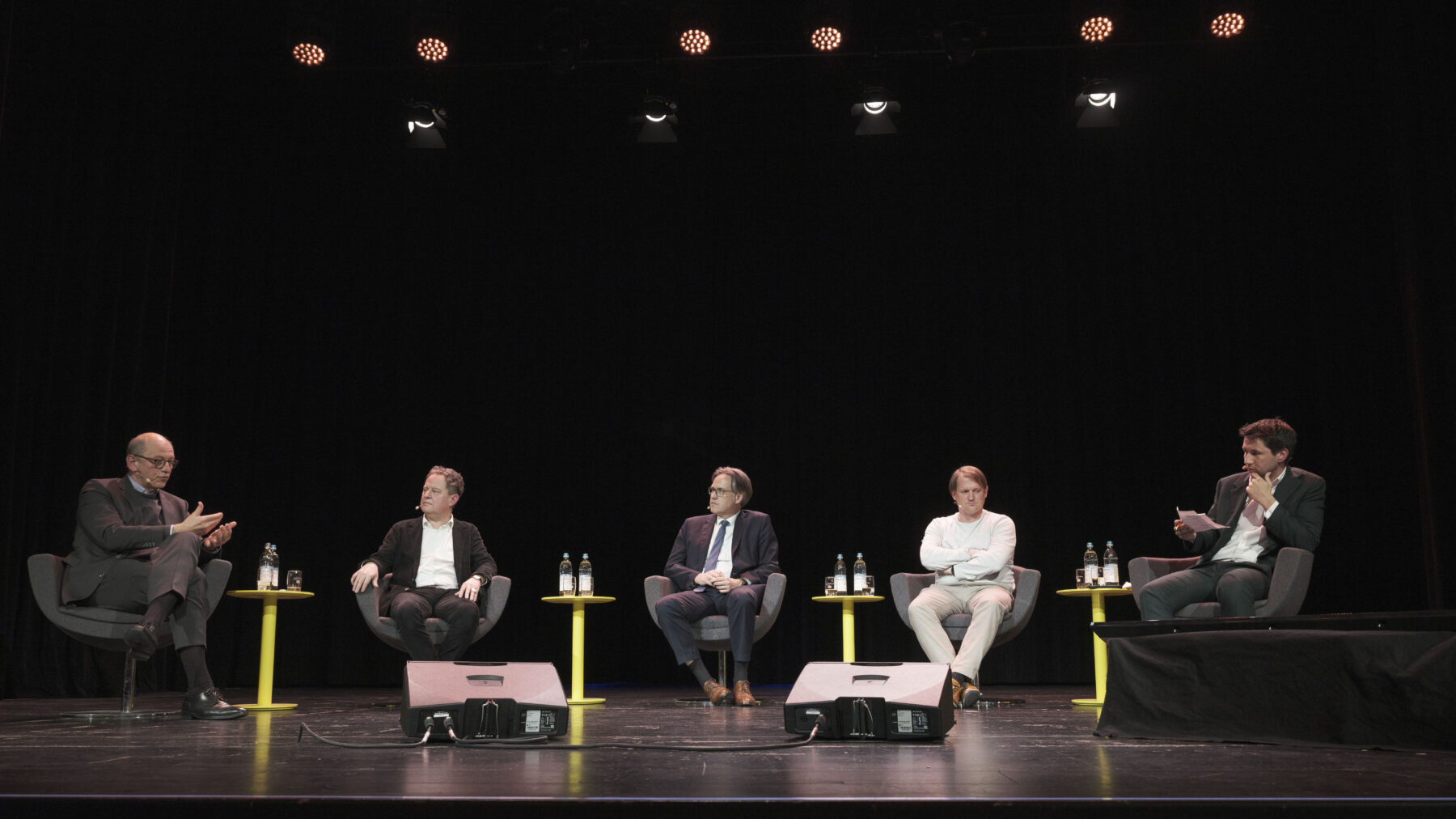 Energiegipfel 26. März 2024 in Burghausen mit hochrangigen Vertretern auf dem Podium Foto Hans Mitterer