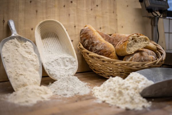 Vom Korn übers Mehl bis zum fertigen Endprodukt kann man sich in Ausstellungen, Vorträgen, Workshops, Verkostungen und bei den einzelnen Anbietern informieren