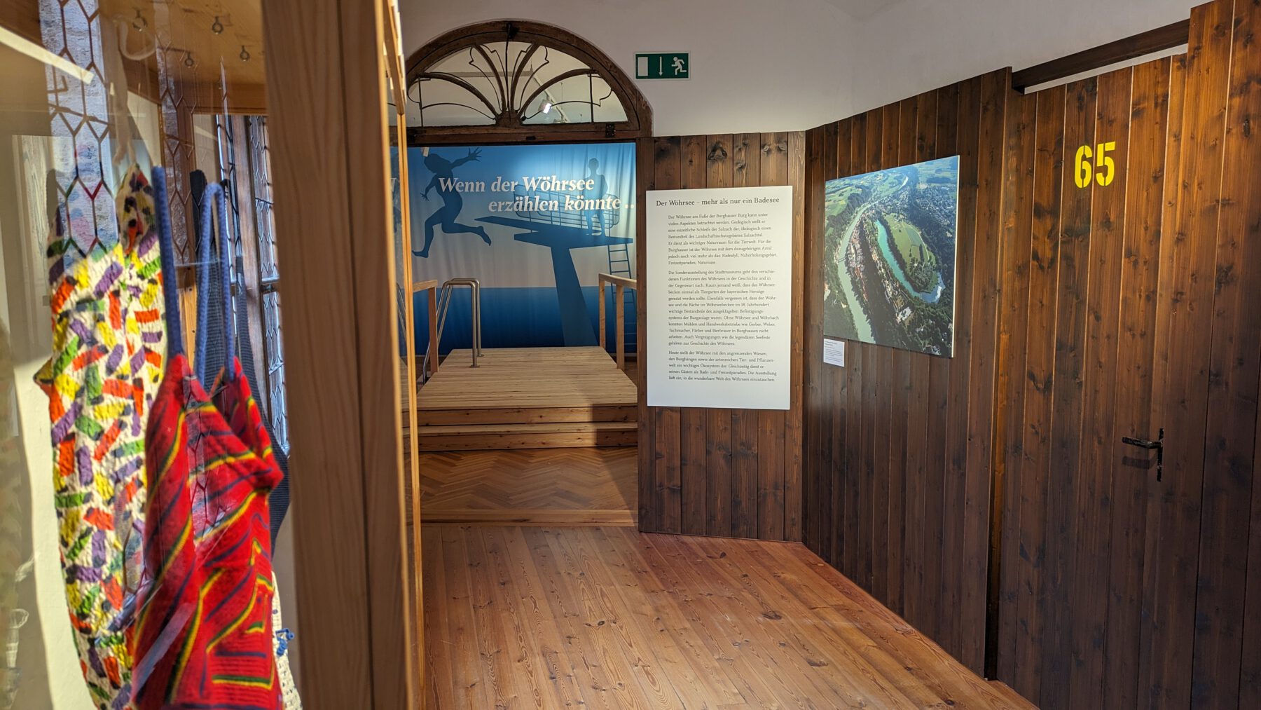 Die neue Sonderausstellung „Der Wöhrsee – mehr als nur ein Badesee“ wird am Abend des 21. März 2024 eröffnet. Besucherinnen und Besucher können sich auf viele spannende Fakten über den Wöhrsee freuen und erfahren, wofür der Wöhrsee – abgesehen zum Baden – in der Vergangenheit genutzt wurde. Fotocredit: Stadmuseum Burghausen/vtr