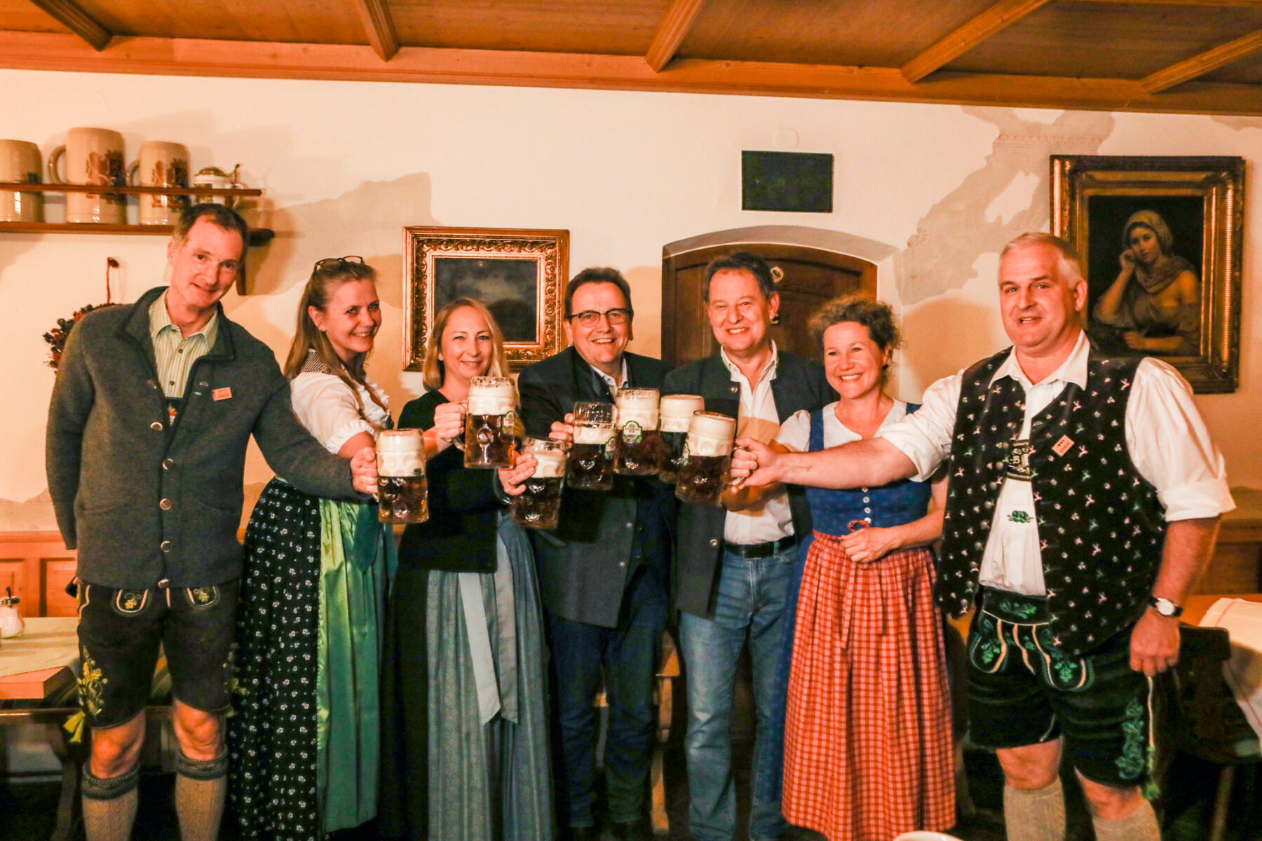 Weitere Informationen zur Burghauser Mai-Wies’n und zur Online-Tischreservierung finden Sie auf www.maiwiesn.de. Mehr Informationen zur Philosophie der Brauerei Wieninger unter www.wieninger.de.