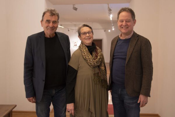 VdK Vorsitzender Altbürgermeister Hans Steindl (v.l.), AWO-Ortsvereinsvorsitzende Marianne Ströber-Saile sowie Erster Bürgermeister Florian Schneider initiieren gemeinsam den Infoabend am 12. April im Bürgerhaus. Fotocredit: Stadt Burghausen / ebh lt-Bgm Hans Steindl, Frau Marianne Ströber-Saile und 1. Bürgermeister Florian Schneider VdK Vorsitzender Altbürgermeister Hans Steindl (v.l.), AWO-Ortsvereinsvorsitzende Marianne Ströber-Saile sowie Erster Bürgermeister Florian Schneider initiieren gemeinsam den Infoabend am 12. April im Bürgerhaus. Fotocredit: Stadt Burghausen / ebh