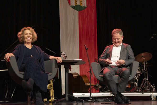 OEF_0139 Ehrenamtsgala der Stadt Burghausen mit Michaela May am 18.04.2024 im Burghauser Stadtsaal.