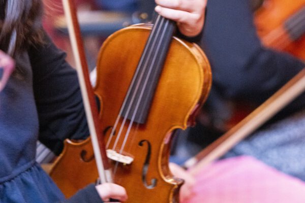 175 Kinder gaben beim Kinderkonzert der Musikschule im Stadtsaal vergangene Woche ihr Bestes und zeigten was sie innerhalb weniger Jahre schon alles gelernt hatten © Dirk Hermes