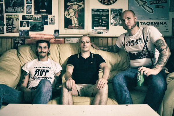 PM 123 „Rixe ist dreistimmiger Gesang auf Französisch, Rock’n’Roll Riffs und ganz viel Elan „Dreistimmiger Gesang auf Französisch, Rock’n’Roll Riffs und ganz viel Elan: Einen passenderen Headliner wie „Rixe“ hätte es für dieses Jahr nicht geben können. – Foto: Giuseppe Picciotto