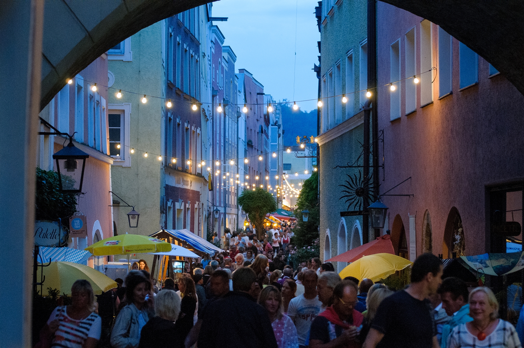 Stimmungsvoll präsentieren sich die Grüben beim Brückenfest Fotocredit: Burghauser Touristik