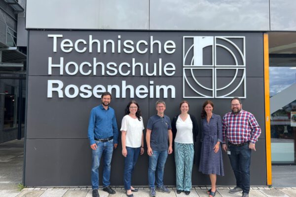 Die Dekanatsmitglieder von links: Prof. Dr. Johannes Lindner, Prof. Dr. Angela Klüpfel, Prof. Dr. Dominik Pentlehner, Prof. Dr. Manuela List, Prof. Dr. Silvia Seibold und Prof. Dr. Arno Bücken. Bild: Maria Grill