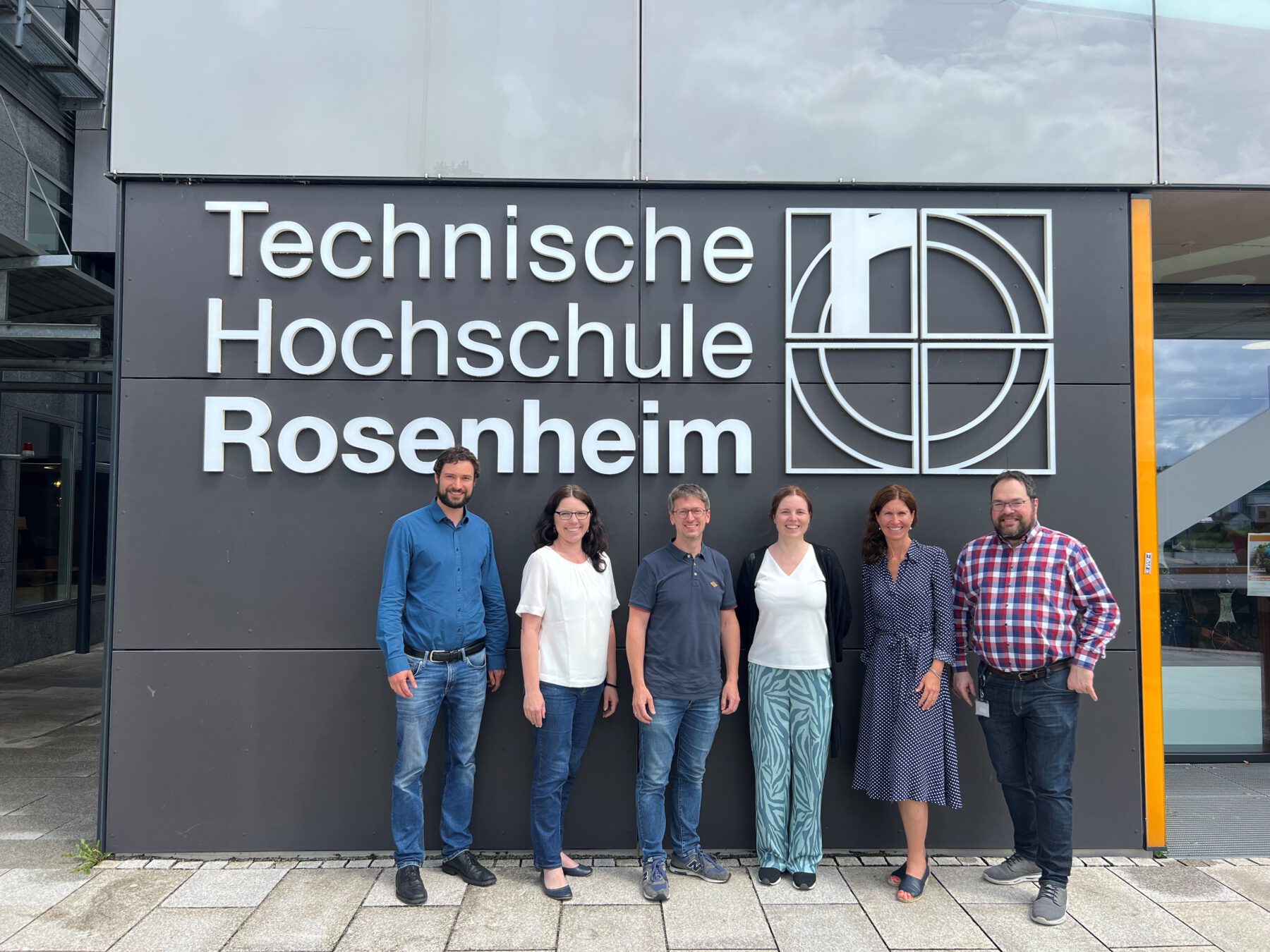 Die Dekanatsmitglieder von links: Prof. Dr. Johannes Lindner, Prof. Dr. Angela Klüpfel, Prof. Dr. Dominik Pentlehner, Prof. Dr. Manuela List, Prof. Dr. Silvia Seibold und Prof. Dr. Arno Bücken. Bild: Maria Grill