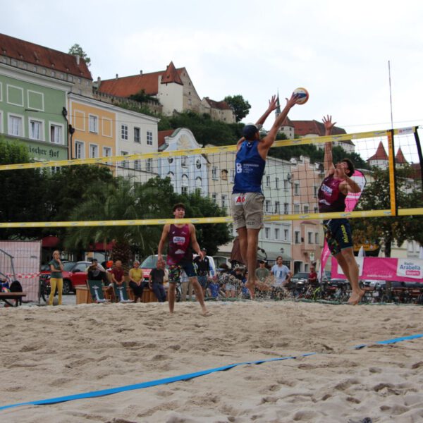 Beachvolleyball am Stadtplatz   Foto: Katrin Schlösser