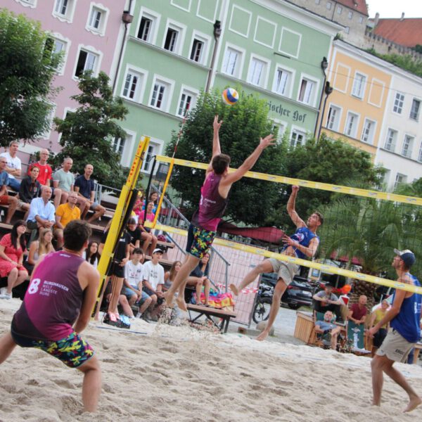 Beachvolleyball am Stadtplatz   Foto: Katrin Schlösser