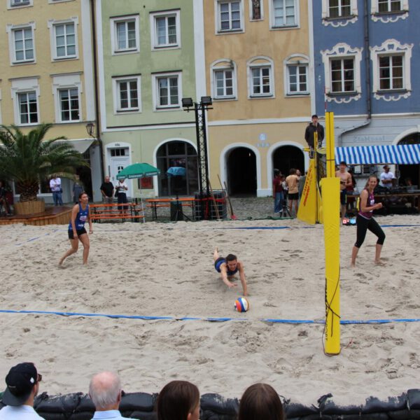 Beachvolleyball am Stadtplatz   Foto: Katrin Schlösser