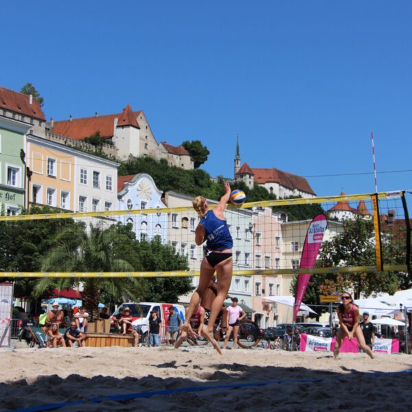 Beachvolleyball am Stadtplatz   Foto: Katrin Schlösser