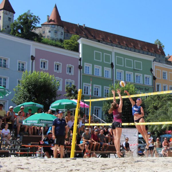 Beachvolleyball am Stadtplatz   Foto: Katrin Schlösser
