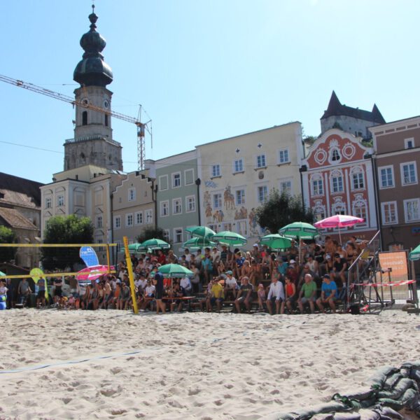 Beachvolleyball am Stadtplatz   Foto: Katrin Schlösser