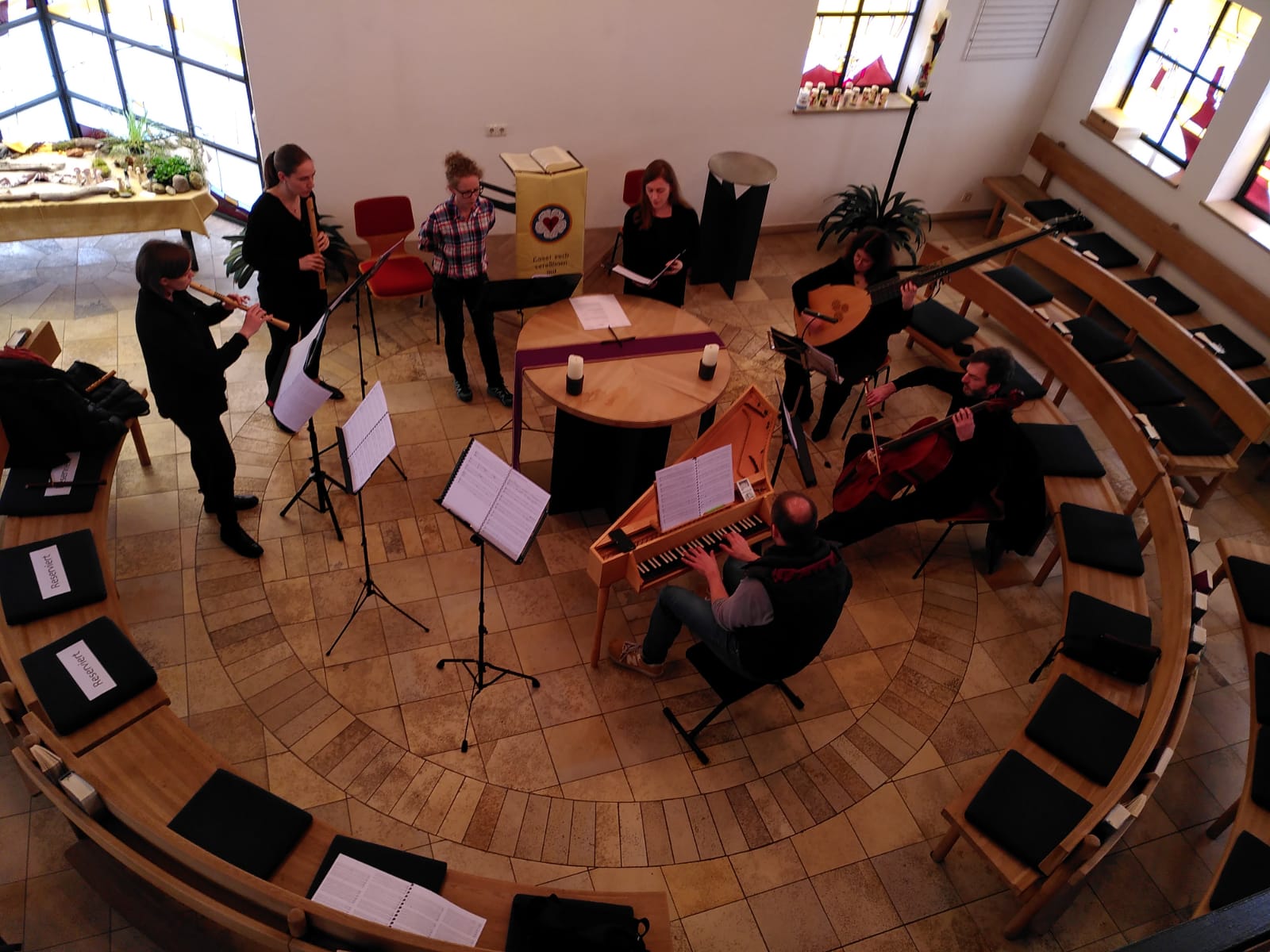 Das Ensemble „… da chiesa e camera“ mit der Burghauser Musikschullehrerin Astrid Eppelsheim spielt am 6. Juli 2024 ein Konzert in der Kirche Hl. Kreuz. © da chiesa e camera