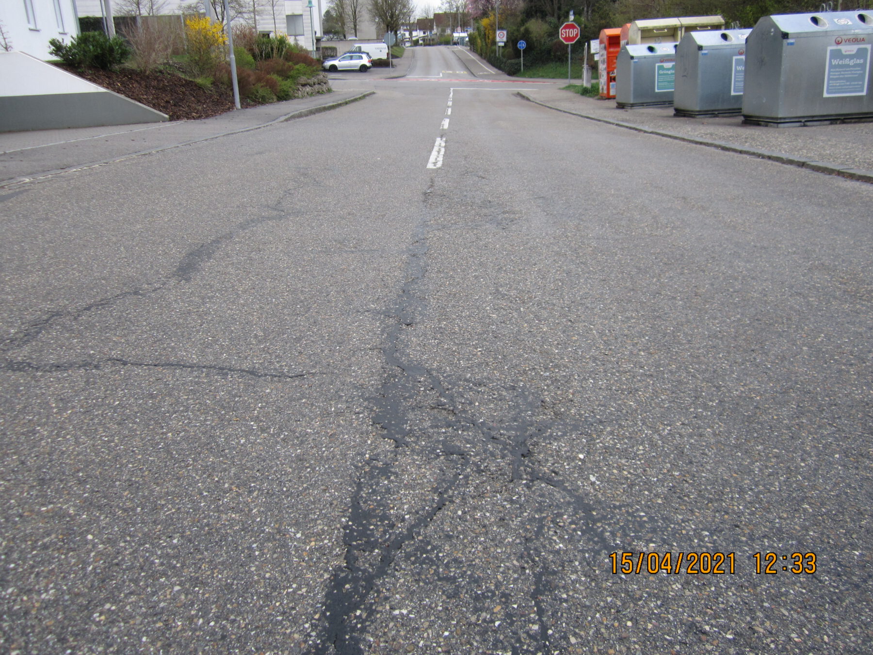 PM 58 Stadt Burghausen Risse im Asphalt