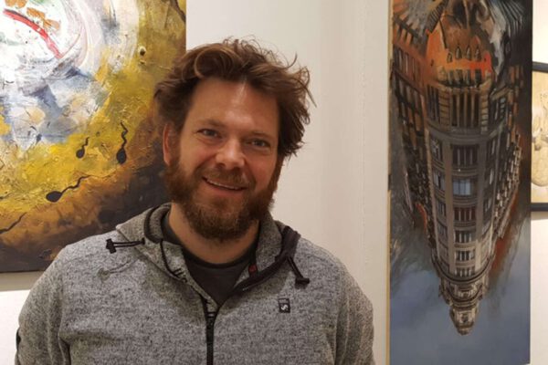 PM 258 Vernissage_Höchstetter_im Haus der Familie Fotos: Verwandelt seine medienkritische Haltung in eindrucksvolle Visionen: der Chiemgauer Alex Höchstetter. © Alex Höchstetter