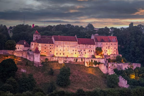 Hauptburg am Abend vom Bergerhof aus © Hans Mitterer Hauptburg am Abend vom Bergerhof aus © Hans Mitterer