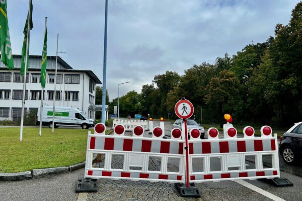 Straßenunterspülung im Bereich der Marktler Straße vor „EuropCar“ Marktler Str. 65