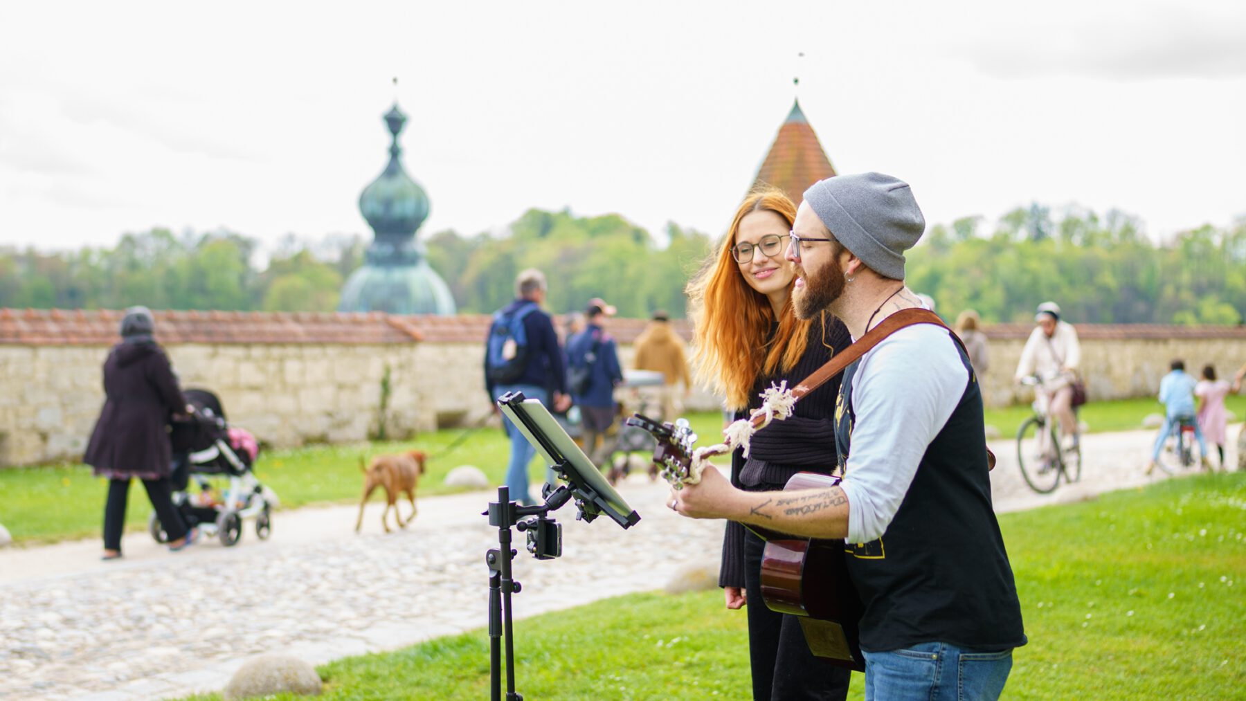 Max Roxton, einer der Initiatoren von Music for Peace, sammelt ebenfalls Spenden für den guten Zweck. Fotocredit: Burghauser Touristik