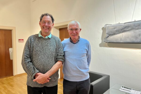 Foto: Die ehrenamtlichen Burghauser Behindertenbeauftragten Dirk Hentrich und Xaver Bachmeier. Fotocredit: Stadt Burghausen/köx