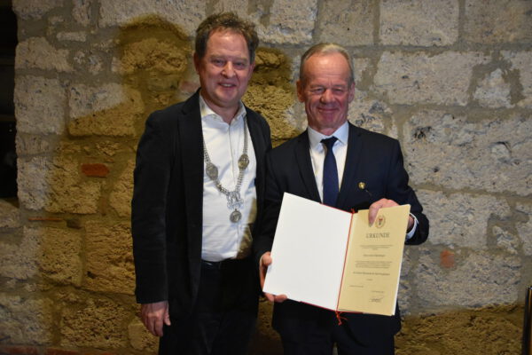 Erster Bürgermeister Florian Schneider und Anton Steinberger