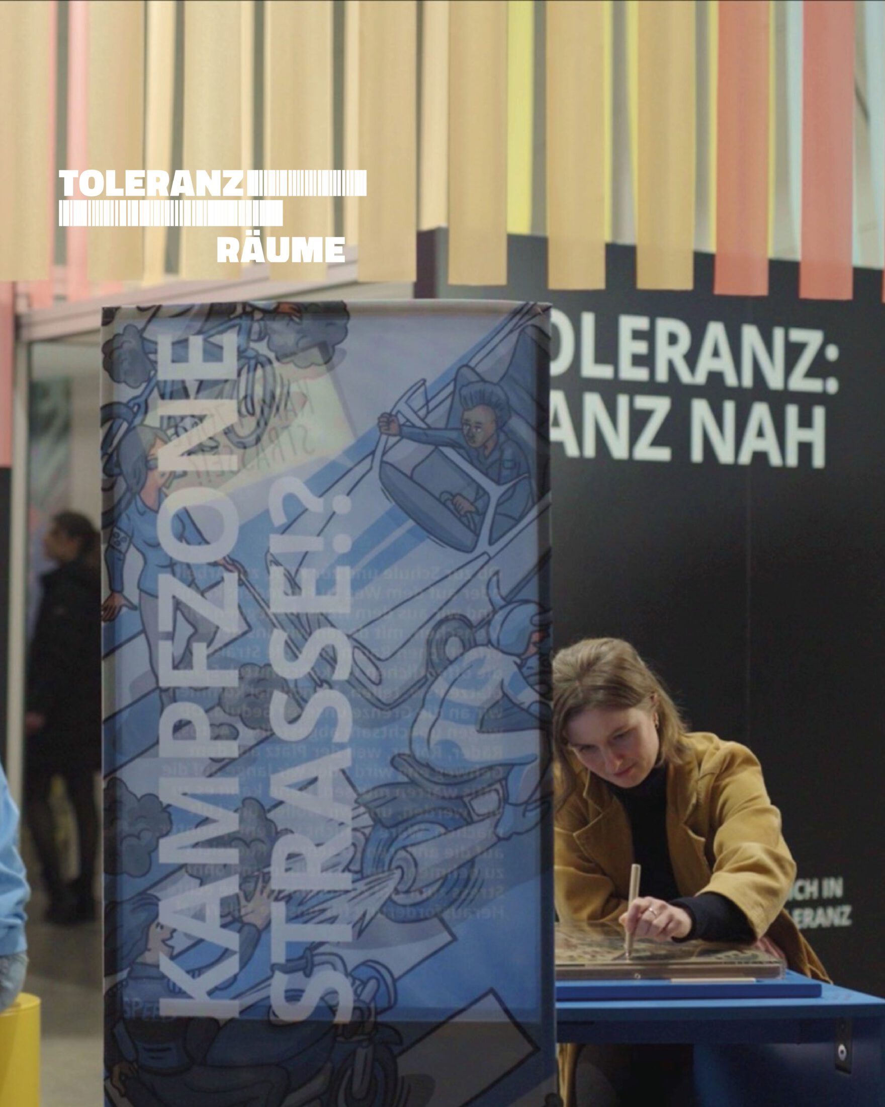 Die Wanderausstellung im JUZ in der Neustadt ist nur ein Teil der „ToleranzRäume“ – das Begleitprogramm spielt sich an wechselnden Orten im ganzen Stadtgebiet ab. Fotocredit: Stadt Burghausen / tg