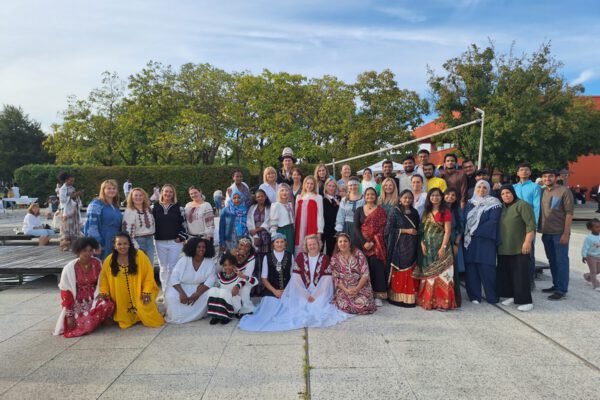 Burghausen hat viele Gesichter – beim Fest der Kulturen wird die kulturelle Vielfalt der Burghauser Stadtfamilie gefeiert. Fotocredit: Stadt Burghausen / Haus der Familie