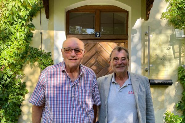 Pfarrer Franz Aicher und Altbürgermeister Steindl 2025