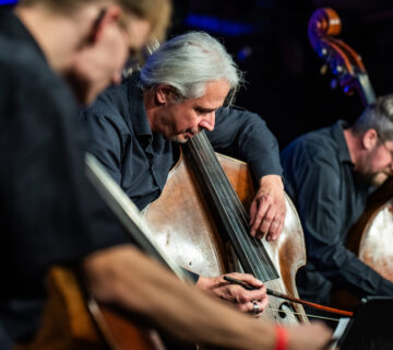 Claus Freudenstein beim Konzert. Er hat die Basstage begründet und nach Burghausen überführt. Fotocredit: Tom Bauer