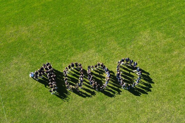 Die Cheerleader des TV 1868 veranstalteten einen eigenen Sportabzeichentag – die Formation der 1000 war allerdings nicht Teil der Prüfungsdisziplinen. Fotocredit: Stadt Burghausen / TV 1868 Burghausen e.V.