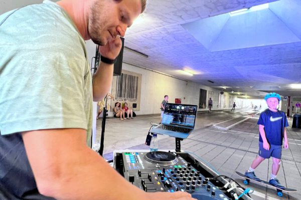 Im Juli hat die Stadt sogar die Tiefgarage unter dem Bürgerplatz gesperrt, damit die Kids in der kühlen Garage skaten konnten. Fotocredit: Stadt Burghausen / köx Im Juli hat die Stadt sogar die Tiefgarage unter dem Bürgerplatz gesperrt, damit die Kids in der kühlen Garage skaten konnten. Fotocredit: Stadt Burghausen / köx