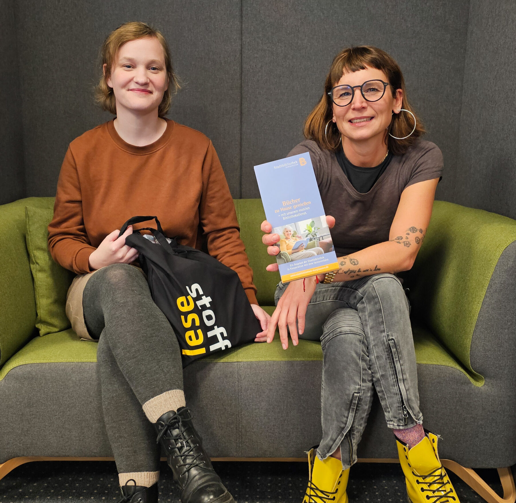 Bürger, die Interesse an einer regelmäßigen Medienlieferung haben, wenden sich bitte an die Stadtbibliothek Burghausen: 08677/63124 oder christin moll@burghausen de