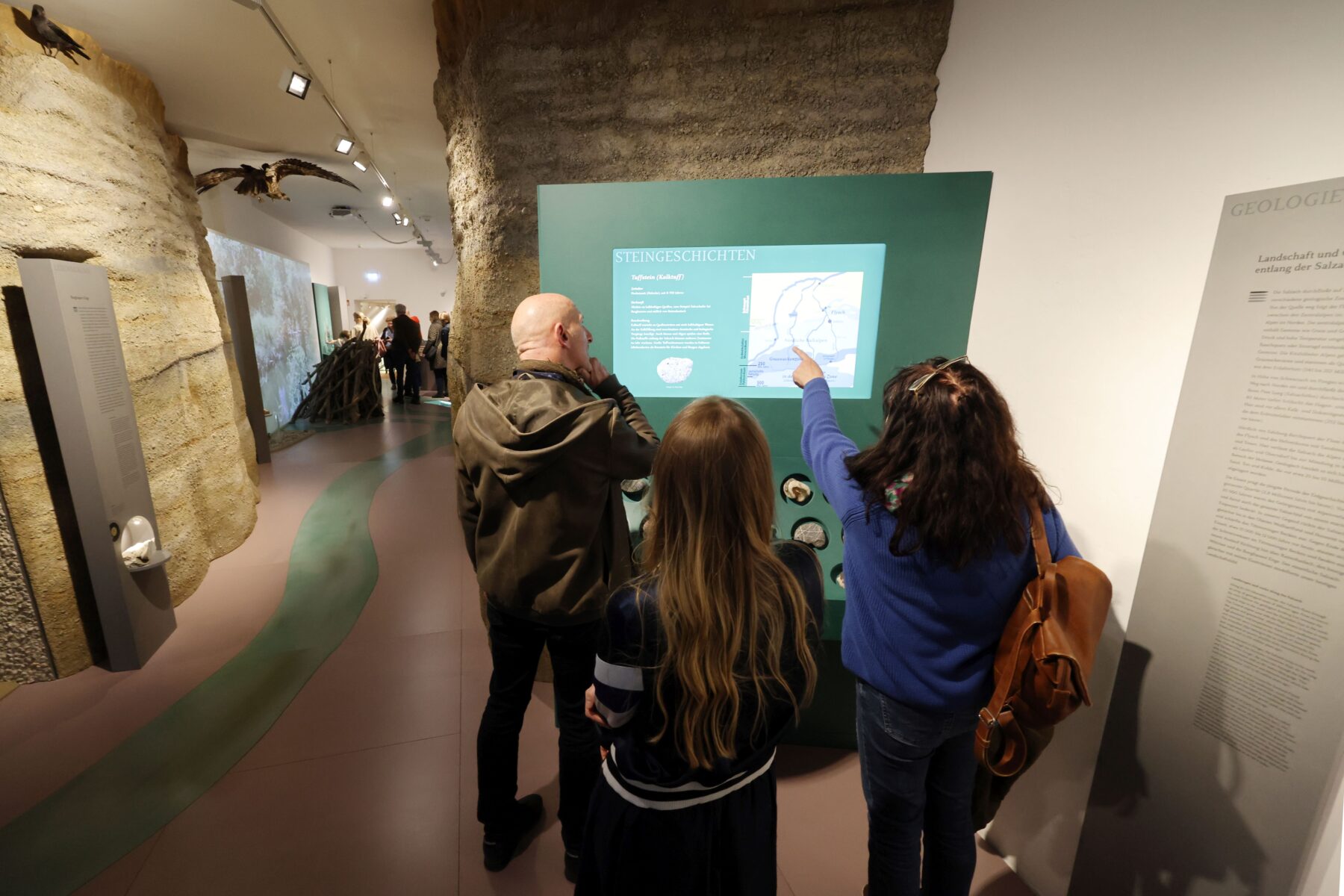 Bei der Eröffnung der Dauerausstellung Naturraum Salzach Wöhrsee im vergangenen Jahr waren die Besucher von den vielfältigen Mitmachstationen begeistert  Fotocredit: Stadt Burghausen/Nixdorf