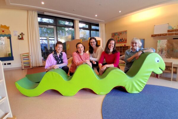 Sie haben die Jüngsten im Blick (v.l.): Magdalena Weber (Bürgerhaus), Mariella Röben (Kinderschutzbund), Barbara Jäger (Eltern-Kind-Gruppenleitung), Christine Auberger (Haus der Familie), Dorle Graf (Familienreferentin).