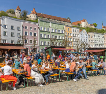Am Burghauser Stadtplatz duftet es nach frischem Brot und feinen Brotgewürzen 