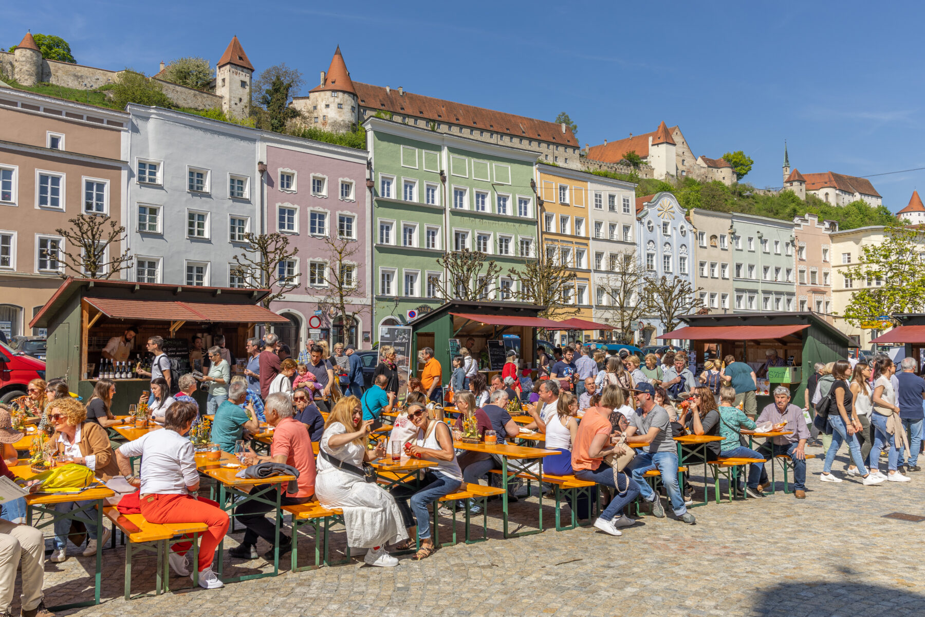 Am Burghauser Stadtplatz duftet es nach frischem Brot und feinen Brotgewürzen 