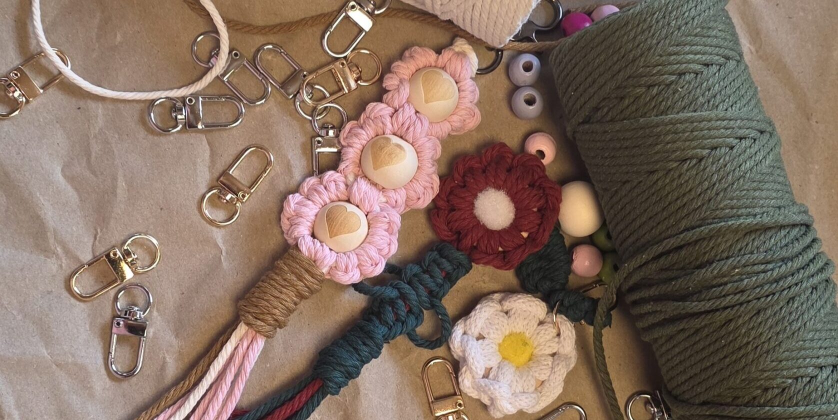 Makramee Schluesselanhaenger Workshop fuer Kinder 8–13 Jahre 30 3 e1772609643979