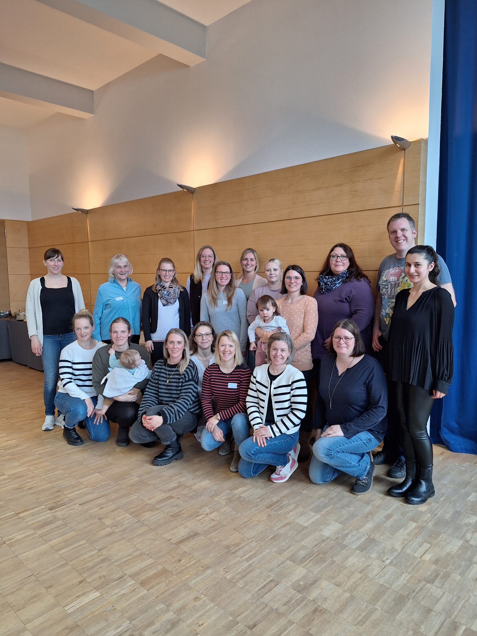 Stehen für ein gutes Miteinander, soziale Projekte und Spass: die Elternbeiräte der Burghauser Kitas und Familienreferentin Doris Graf  Fotocredit: Stadt Burghausen/Haus der Familie