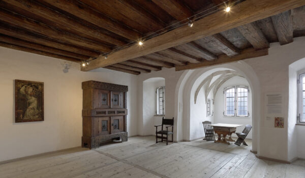 Blick in ein Zimmer der Burg zu Burghausen: Bei der Sonderführung geht es auch um die Frauengemächer im Mittelalter.