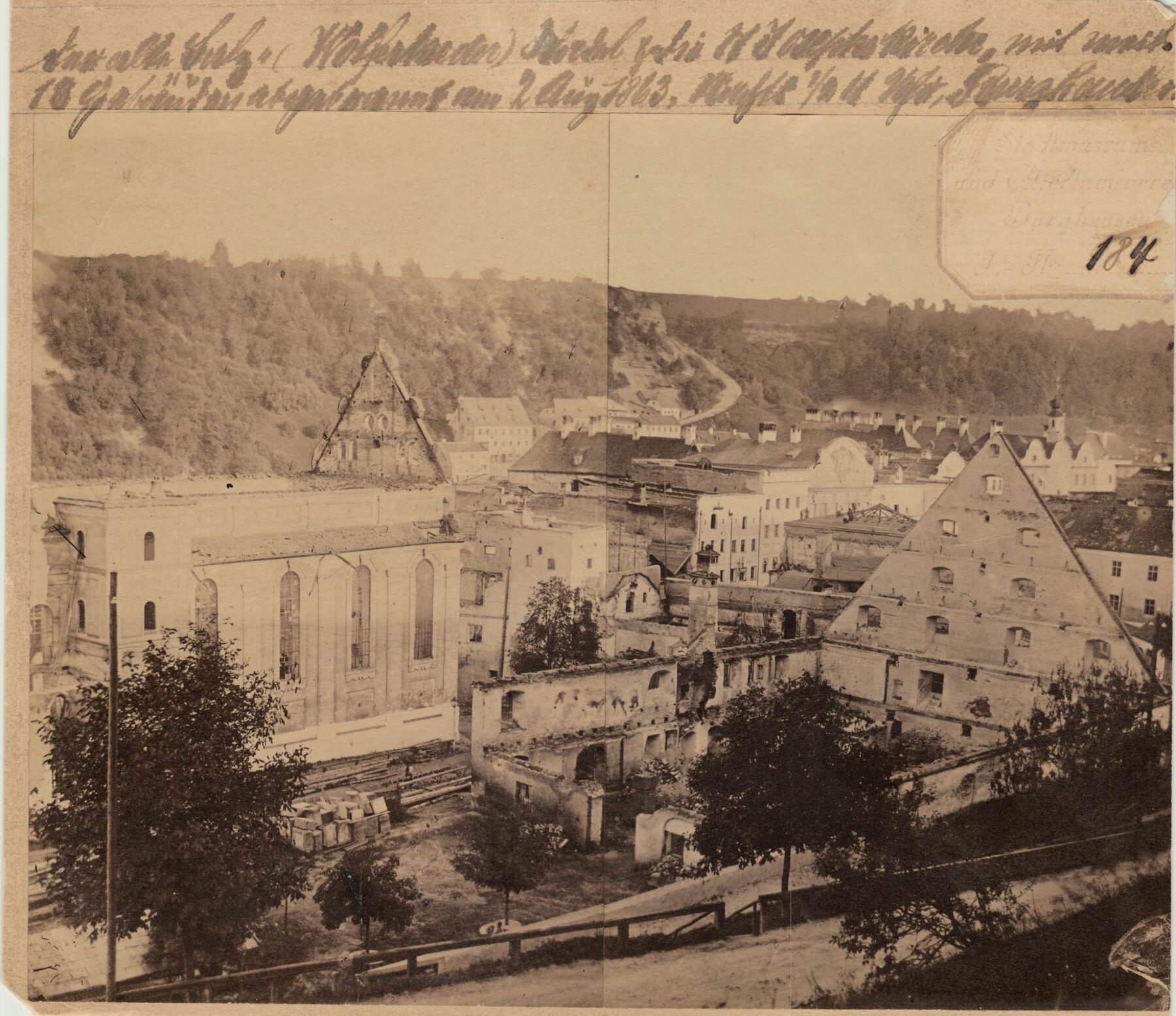1601, vor 425 Jahren, wurde nach zwei Jahren Bauzeit eines der größten Gebäude in Burghausen fertiggestellt  Heute erinnert nichts mehr an den herzoglichen Salzstadel in der Zaglau