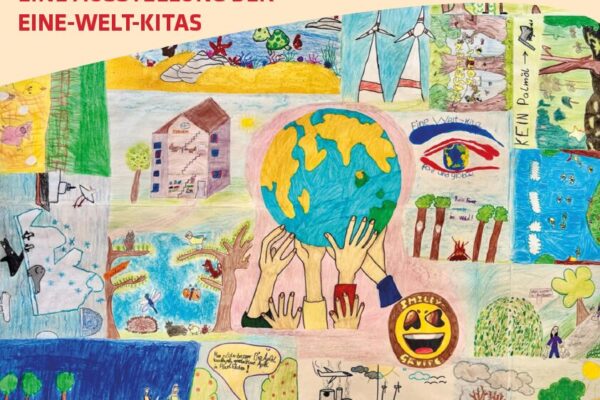 Die Burghauser Eine Welt Kitas erfüllen täglich ihren Bildungsauftrag und nehmen dabei auch nachhaltiges und faires Handeln in den Fokus. Die Ausstellung im Haus der Familie soll dieses Bestreben auch einer breiten Öffentlichkeit zugänglich machen. 2025 waren die Burghauser Eine Welt Kitas auch beim Weltkindertag vertreten. Fotocredit: Stadt Burghausen/Fairtrade-Stadt Burghausen