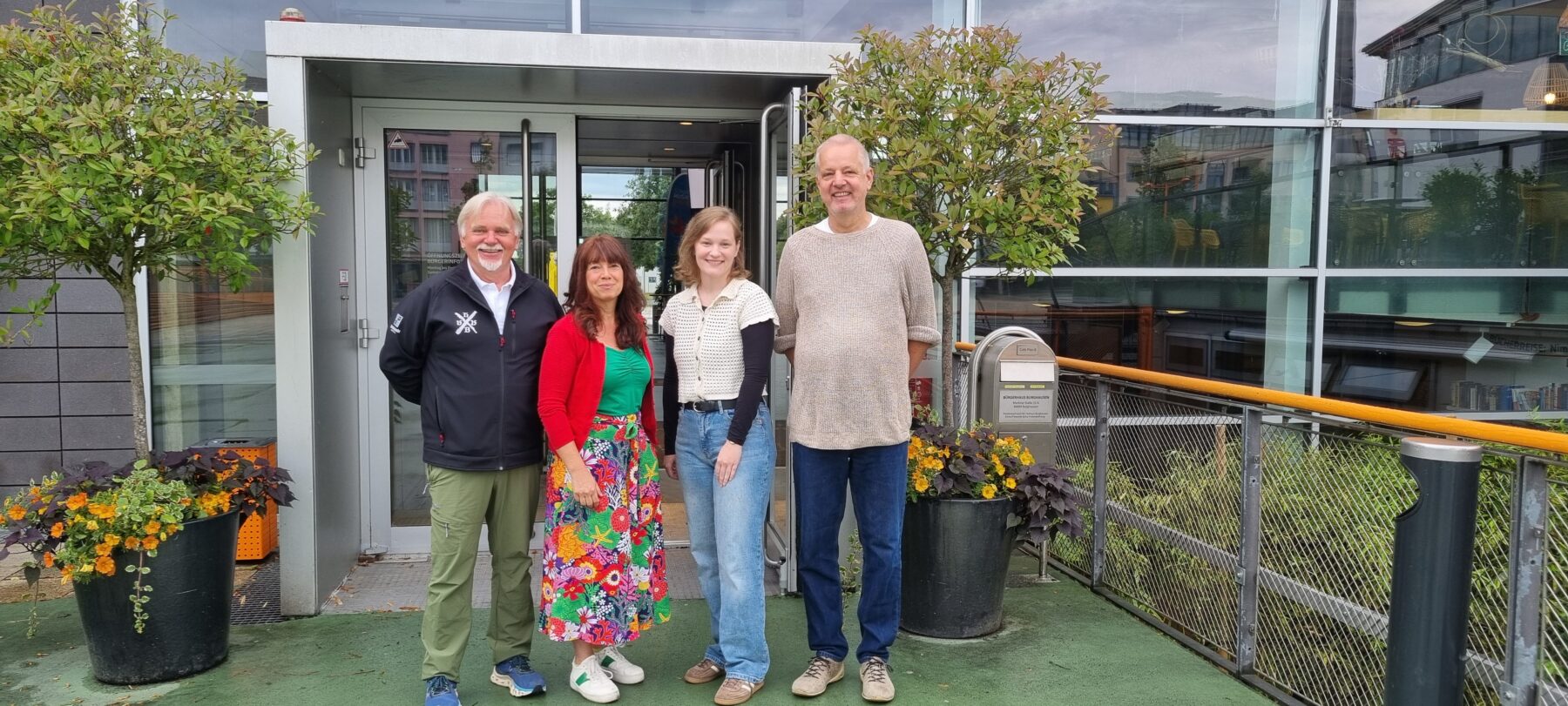 Sie sind gespannt auf viele Ideen: (v l ) Seniorenreferent Heinz Donner, Katrin Krumbachner, Sachgebiet Senioren und Pflege am Landratsamt und Moderatorin des Ideenworkshops, Veronika Alfranseder, Leiterin des Seniorenbüros der Stadt Burghausen sowie Alfred Danninger von der Bürgerinsel   Fotocredit: Stadt Burghausen/va